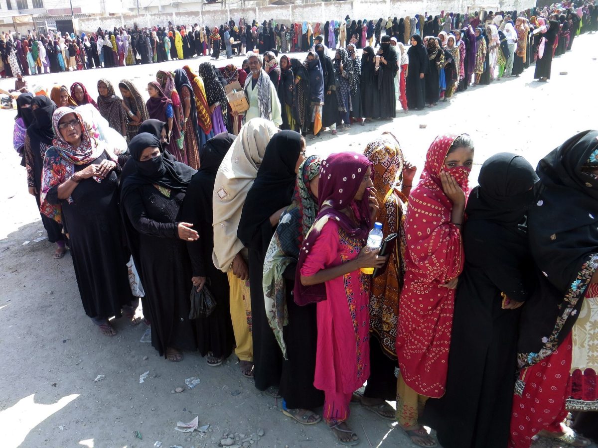 احتكار المعرفة.. كيف يحرم تكديس الملكية الفكرية الدول الفقيرة من الحصول على لقاحات كورونا؟