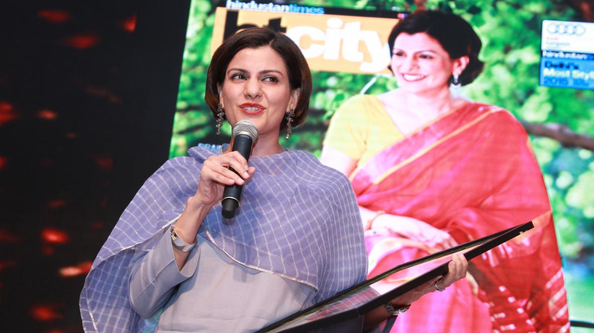 مذيعة هندية تتعرض لخديعة للعمل في جامعة هارفارد/ منصات التواصل