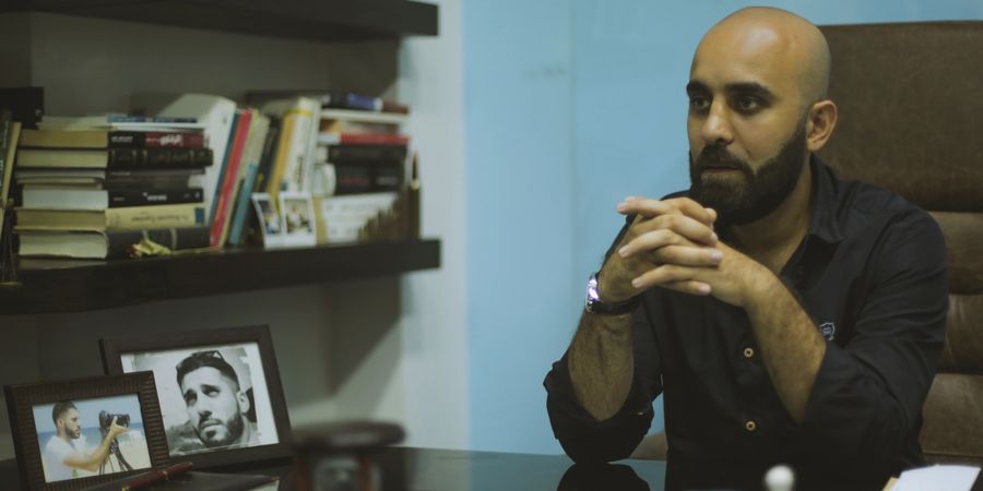 الصحفي اللبناني رضوان مرتضى حمّل قائد الجيش المسؤولية عن انفجار مرفأ بيروت