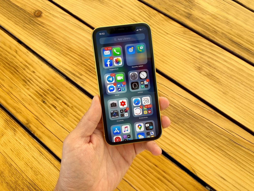 Sutterstock/ مميزات تحديث آيفون الجديد iOS 15