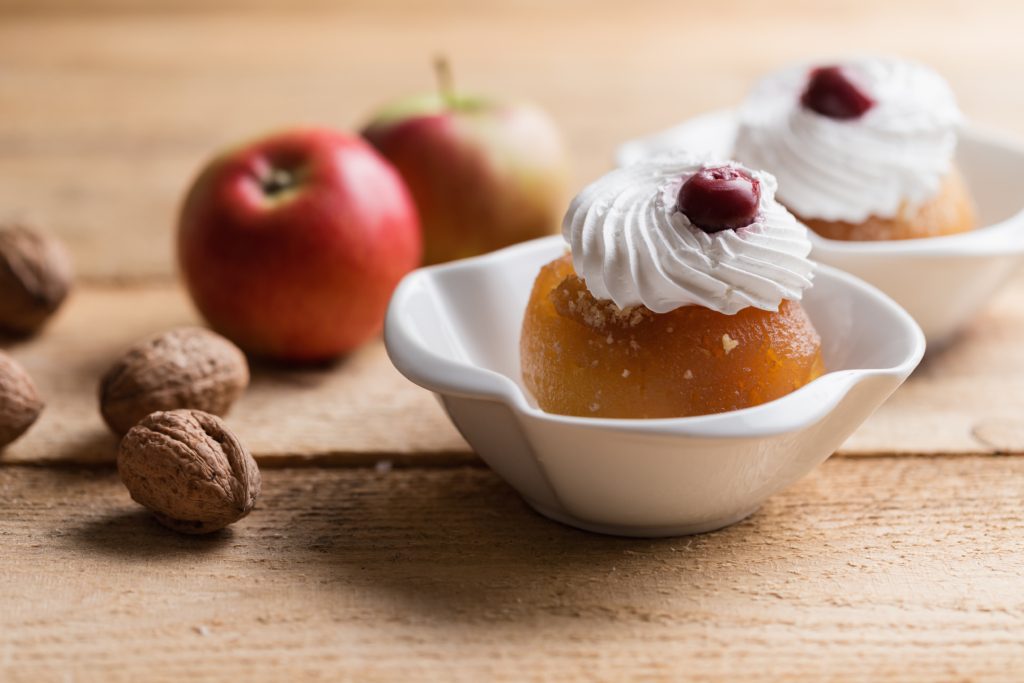 طريقة تحضير كعكة التفاح بالكراميل