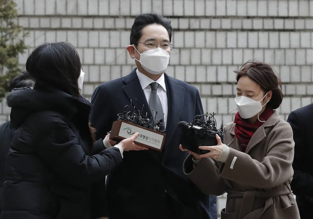 كوريا الجنوبية تسجن وريث إمبراطورية سامسونغ