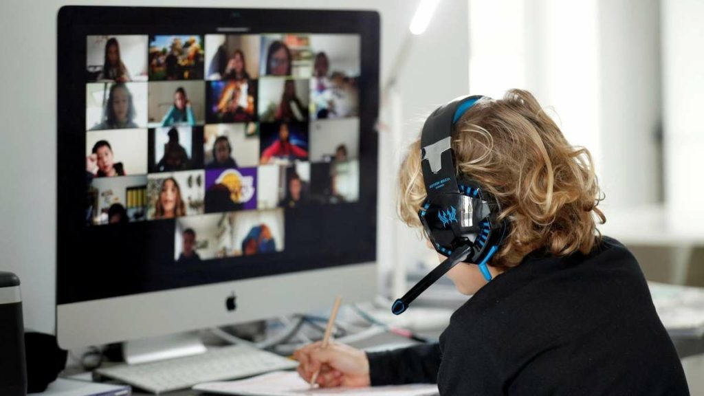 تطبيق زووم إقالة أمريكا