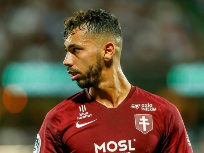 امرأة أنقذت مسيرته ومنافس قوي لنجوم الجزائر.. كيف أصبح بولحية أحد نجوم الدوري الفرنسي؟