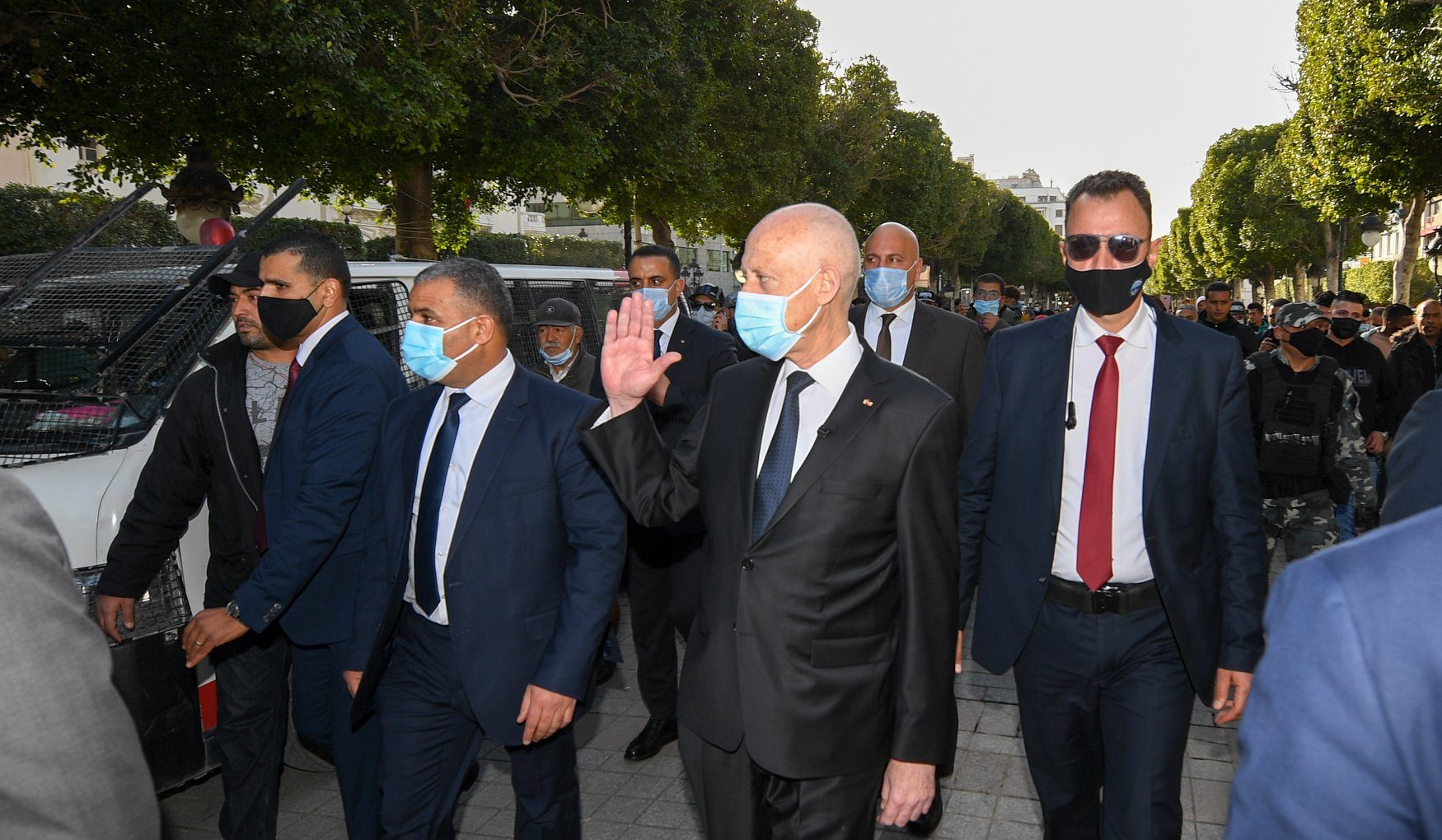 سعيد يرفض كل الوساطات لتمرير التعديل الوزاري.. الرئيس التونسي يتحدى البرلمان ويرفض استقبال وزراء “فاسدين”