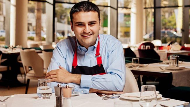 الشيف بوراك يتصالح مع والده.. ظهرا معاً في فيديو بعد أزمة كبيرة بينهما بسبب المطاعم وصلت للقضاء