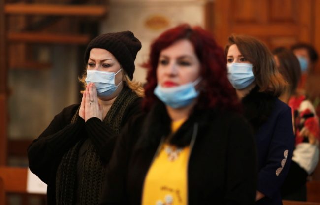 الوجود المسيحي في العراق يتلاشى.. موجات هجرة متتالية لحقت بهم على وقع أزمات أمنية واقتصادية