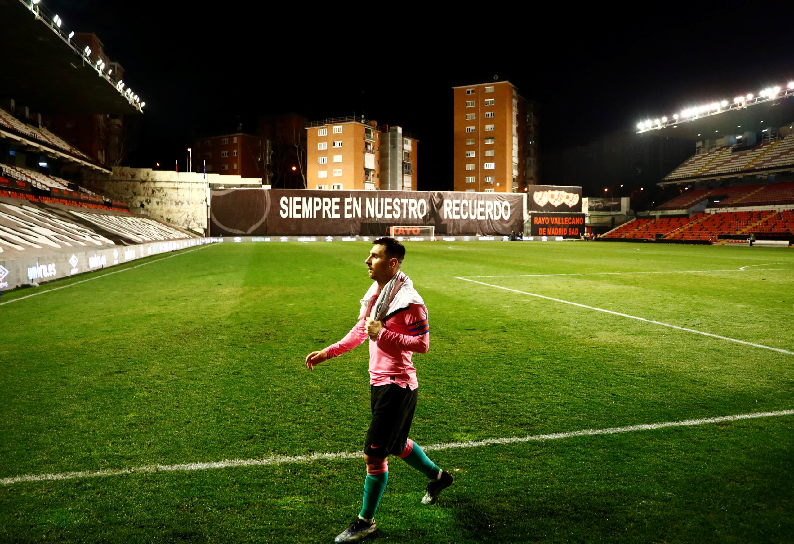 ميسي لعب شوطاً واحداً بقميص أتلتيكو مدريد