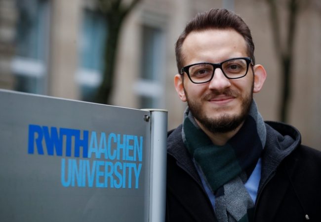 قدم 800 طلبَ عملٍ كلها رُفضت! طالب سوري يفشل في إيجاد وظيفة بألمانيا رغم تخرجه في أرقى جامعاتها