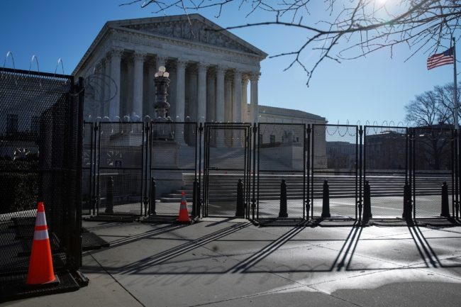 سياج وجنود وحواجز.. محاكمة ترامب التاريخية ستُعقد وسط إجراءات أمنية استثنائية