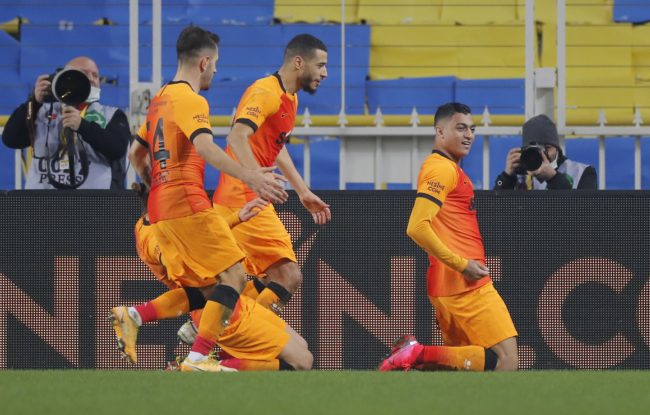 أناكوندا مصرية في الملاعب التركية.. أسرار انفجار مصطفى محمد مع جالاتا سراي