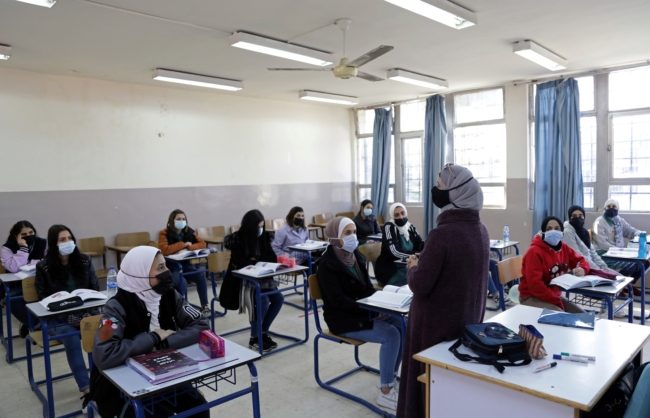 بدء عودة طلاب الأردن لمدارسهم.. تراجع إصابات كورونا دفع المملكة لاستئناف الدراسة بعد عام من التوقف