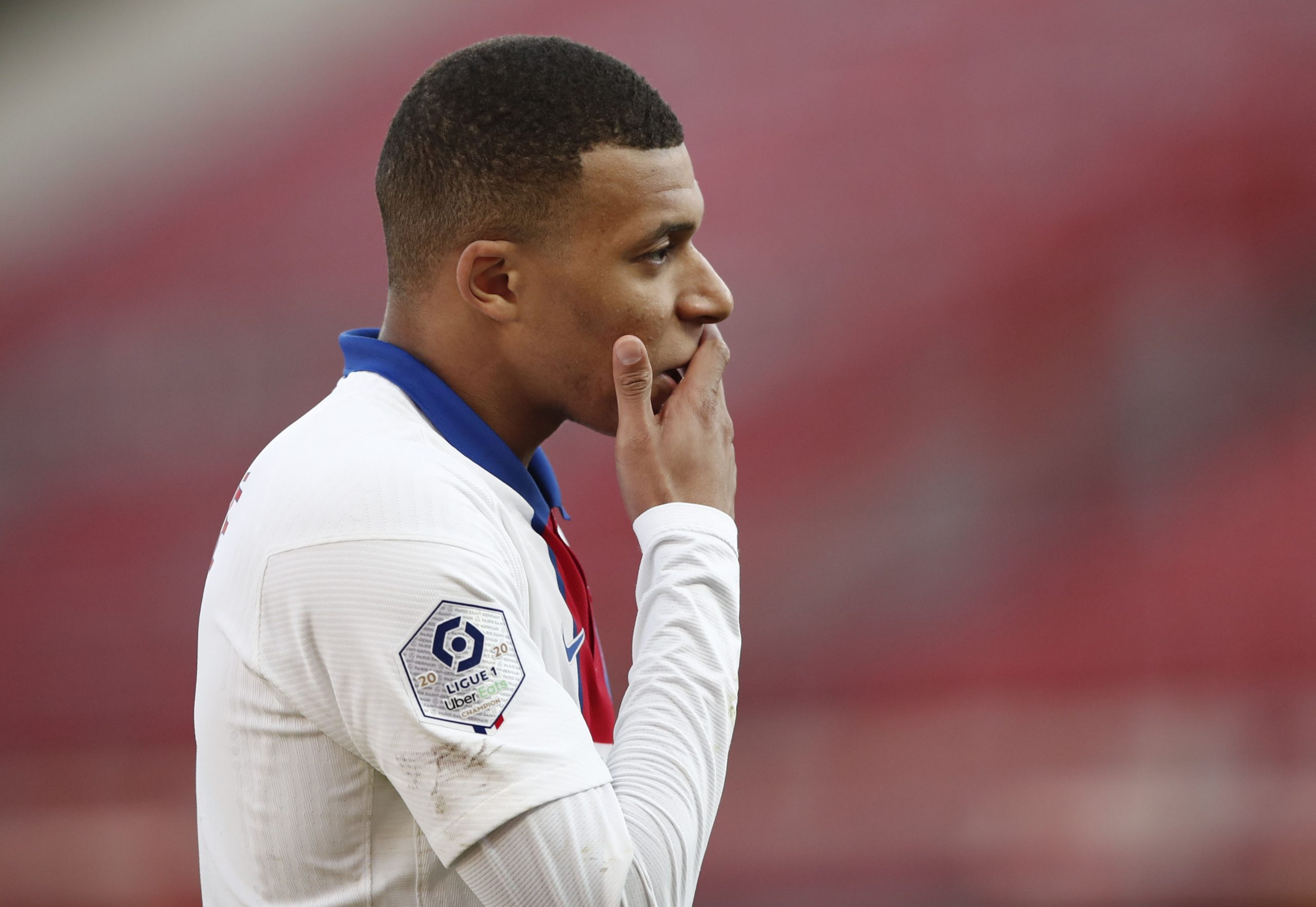 مبابي يتضامن مع عائلة لاعب جزائري