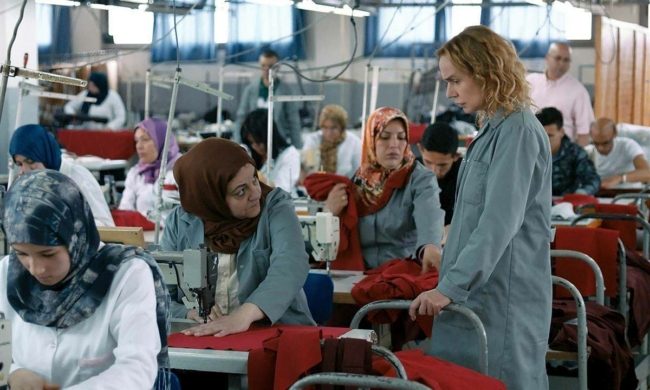 تأسست في أقبية المنازل بعلم السلطات.. القصة الكاملة لانتشار آلاف معامل النسيج السرية بالمغرب