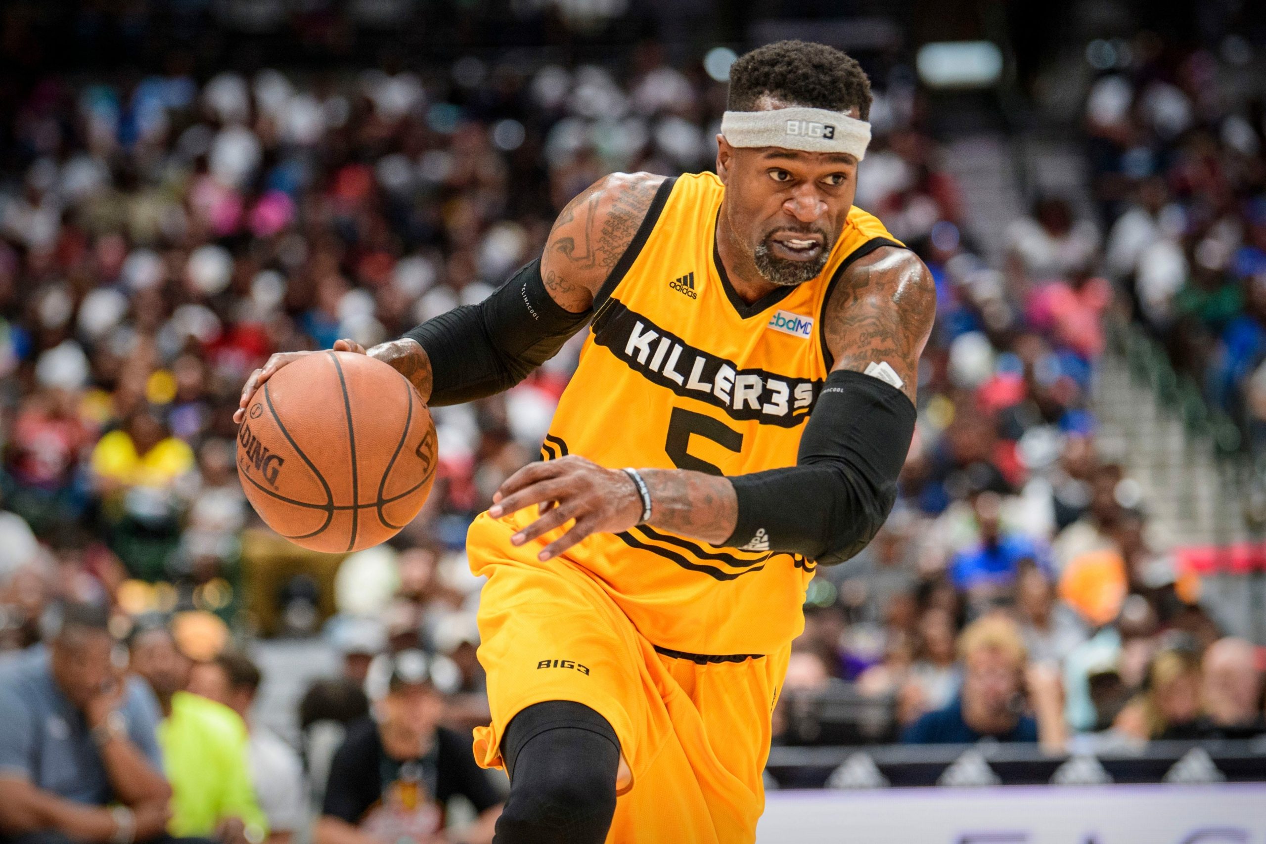 ستيفن جاكسون نجم كرة سلة أمريكي يشهر إسلامه