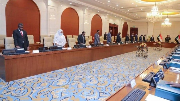 أعضاء الحكومة الجديدة يؤدون اليمين الدستورية