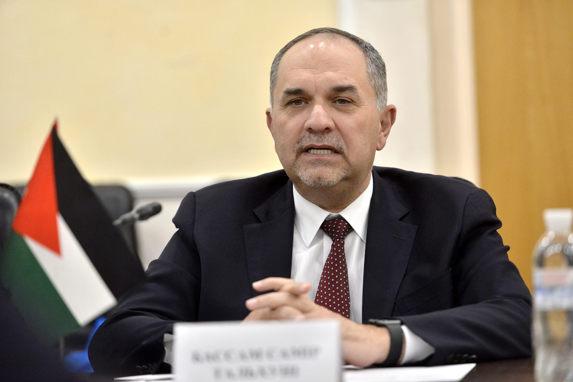 عشاء يطيح بوزيرين من حكومة الأردن