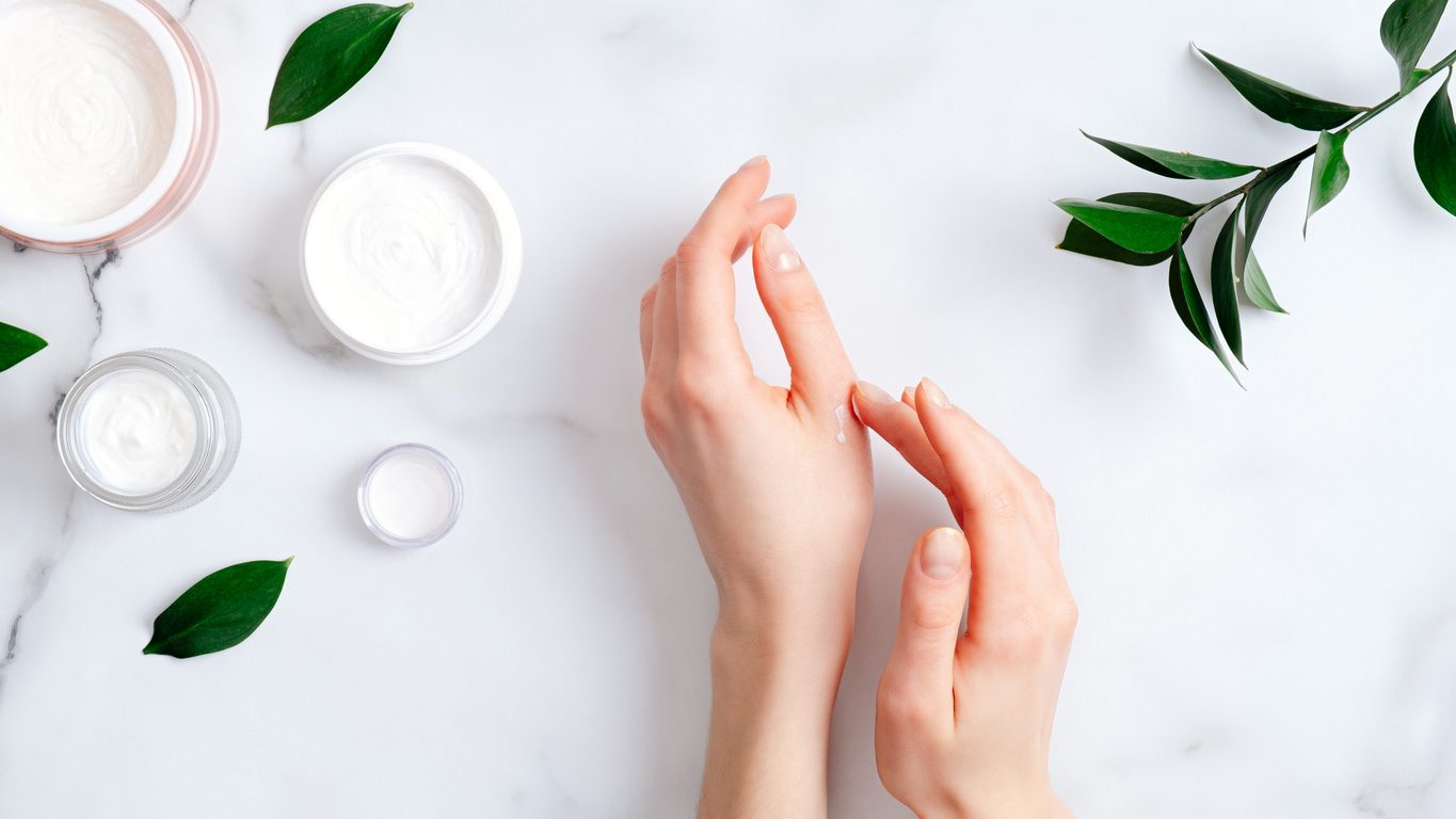 العناية باليدين