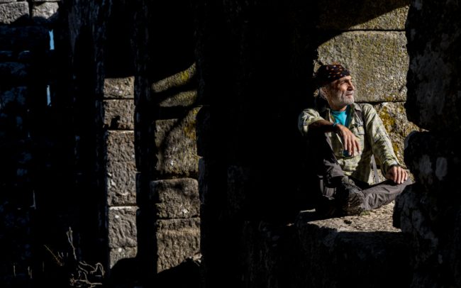 “سلاحك في وجه أزمات الحياة المتدفقة”.. لماذا علينا أن نتفلسف؟