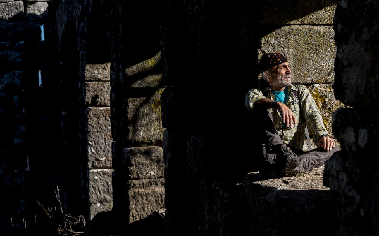 “سلاحك في وجه أزمات الحياة المتدفقة”.. لماذا علينا أن نتفلسف؟