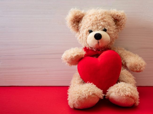 ما الرابط العجيب الذي يجمع الحب بالدببة؟ حديث لن يعجبك عن الفلانتين