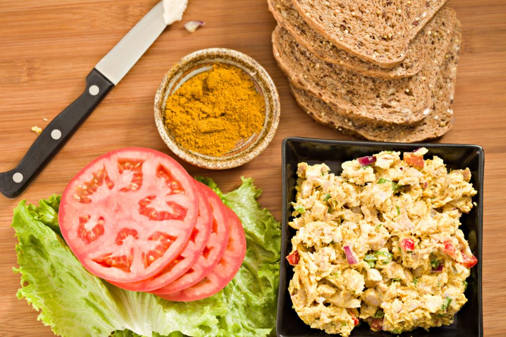 سلطة الدجاج بالكاري