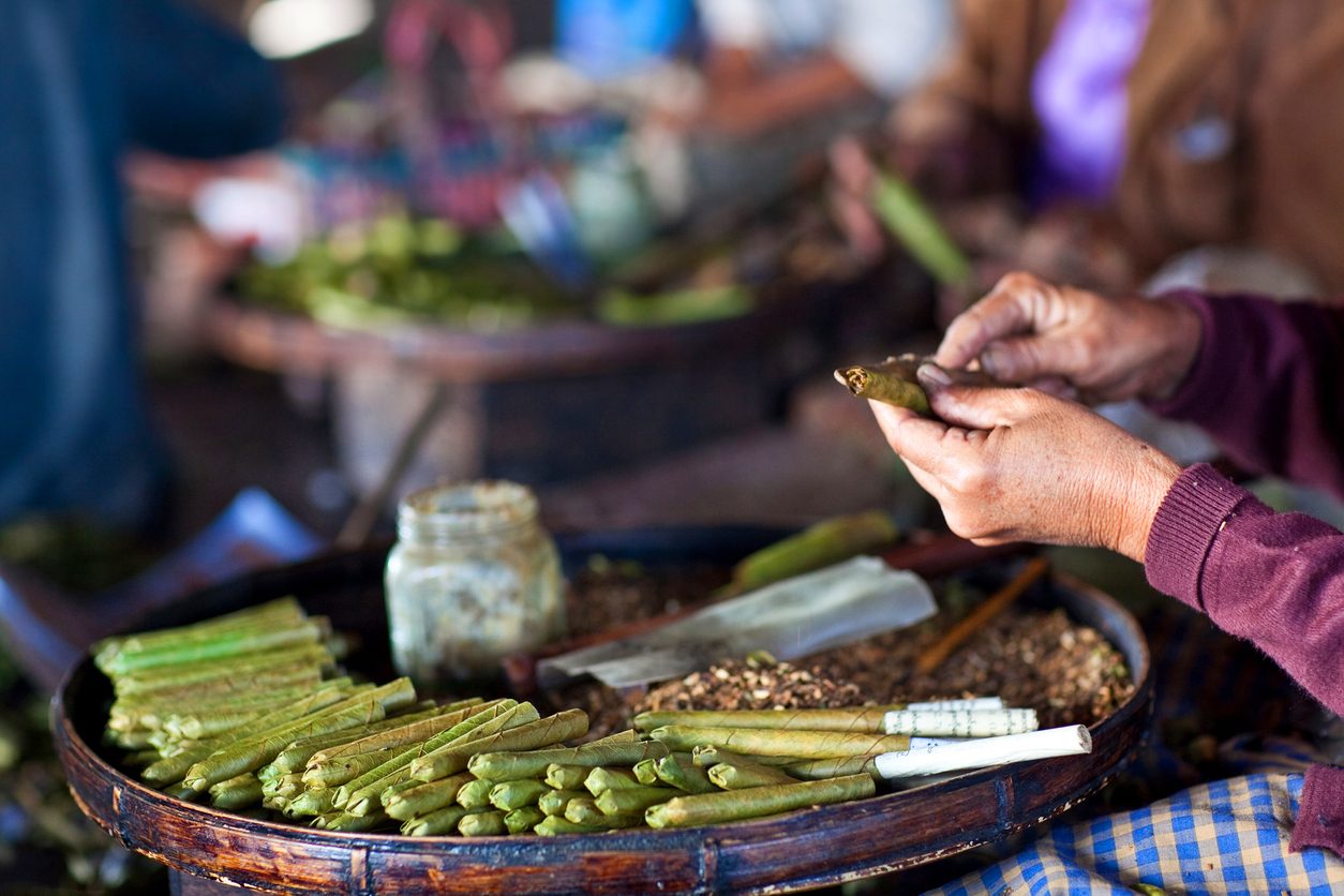 iStock/ سجائرهم مُغطّسة بالعسل والأناناس