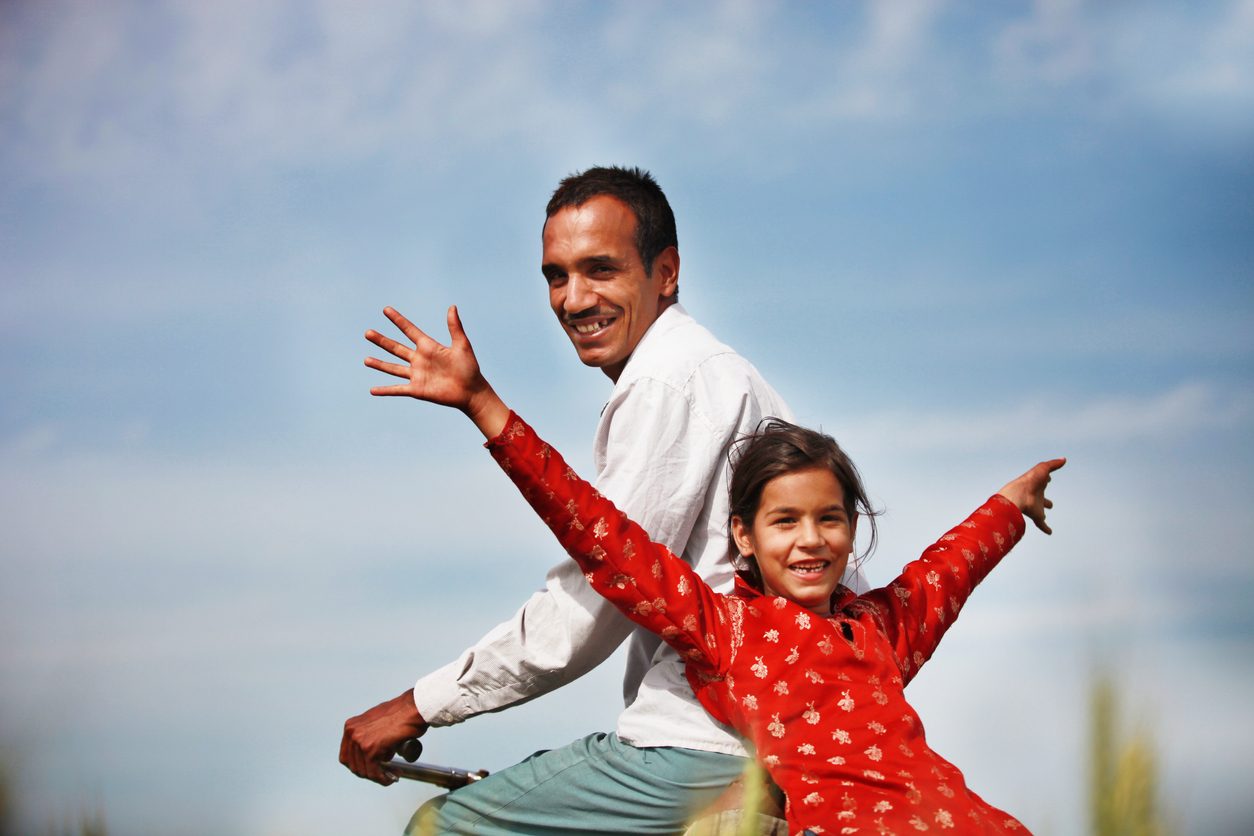 عندما كانت جريمة أبي أن صنع غرفة صغيرة لي في طرف دكانه