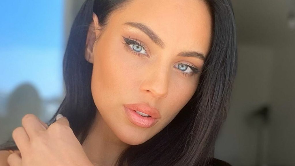 كاسيا لينهارت الصديقة السابقة لمدافع بايرن ميونيخ جيروم بواتينغ