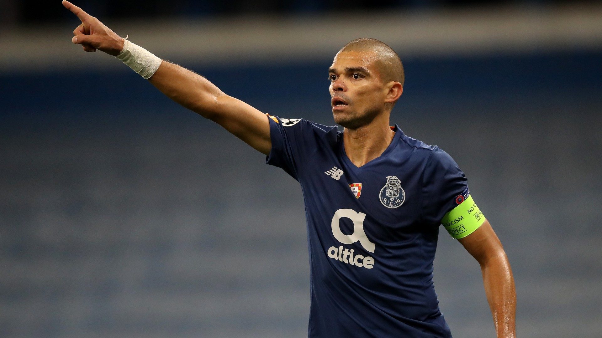 بيبي مدافع بورتو (رويترز)