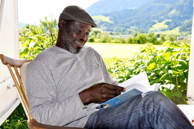 يسعى للعالمية بروايات غير مألوفة.. كيف وصل عبدالعزيز بركة إلى طبقة الفقراء والمهمشين؟