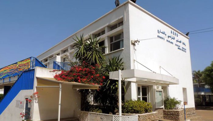 قدمت سيدةً سوداء باعتبارها نوعاً من القردة.. صورة عنصرية لمَدرسة فرنسية بالمغرب تثير جدلاً واسعاً (صورة)