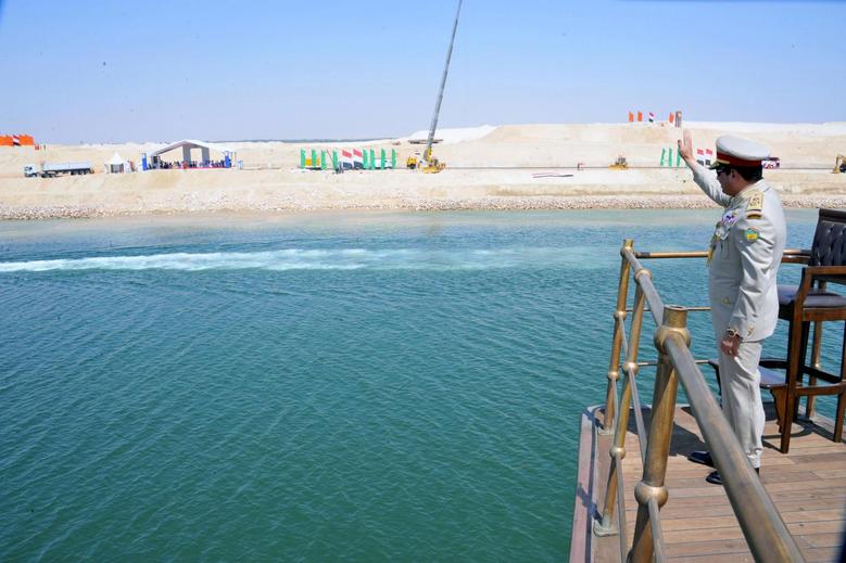 الرئيس المصري عبد الفتاح السيسي خلال افتتاح مشروع قناة السويس الجديدة/رويترز