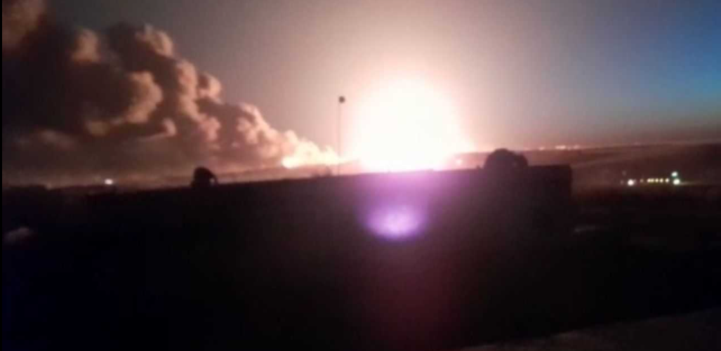 استهدفت مصافي نفط وأشعلت حرائق مهولة.. 3 قتلى وإصابة العشرات في ضربات صاروخية شمال سوريا (فيديو)