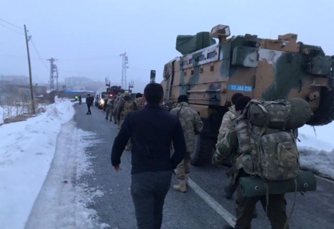 10 قتلى في تحطم مروحية عسكرية شرق تركيا.. حديث عن “عطل تقني”، ووزارة الدفاع تؤكد أن “الحادث عرضي” (فيديو)