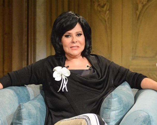 إسعاد يونس تستقبل محمد صلاح على طريقة الأم المصرية.. لكن لماذا ذكروا ملكة بريطانيا؟ (فيديو)