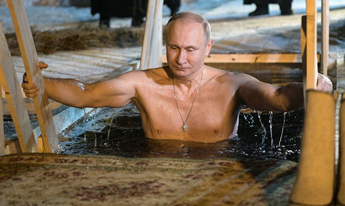 الروس في حيرة من أمرهم.. لماذا لم يظهر بوتين أثناء تلقيه اللقاح كغيره من الزعماء؟ الأمر أكبر من صورة يلتقطها!