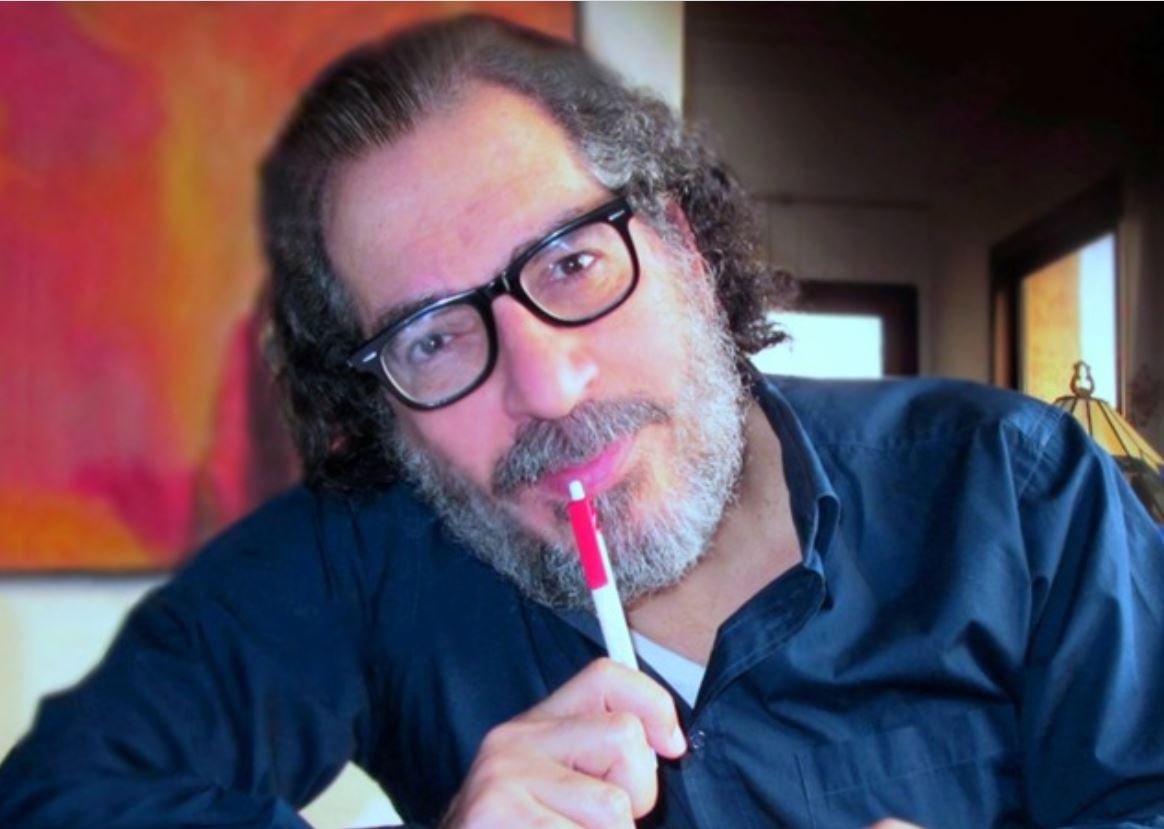 جرى اعتقال الكاتب الصحفي جمال الجمل فور عودته إلى القاهرة