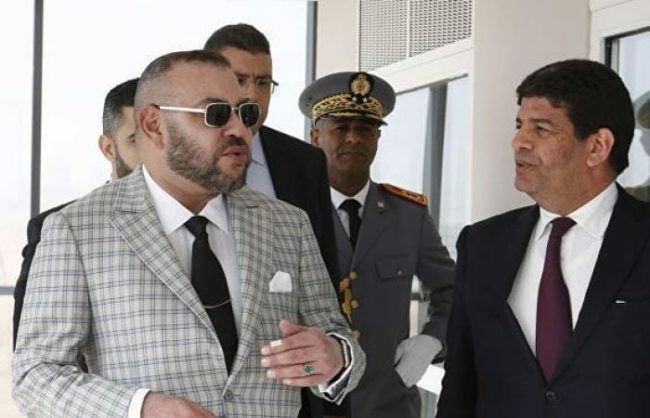 تعرض للتوبيخ من الملك ومنع من السفر للإمارات.. لماذا أغلق المغرب الحدود بوجه أحد أبرز المقربين من القصر؟