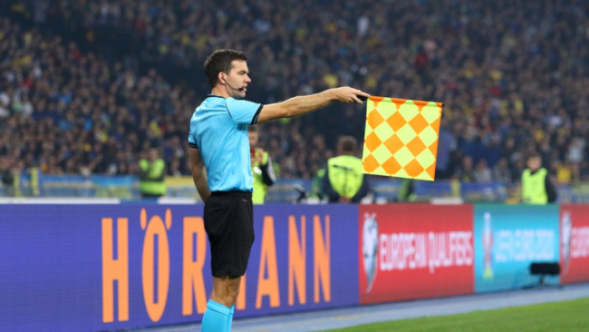 ما بين تضييع الوقت وقانون التسلل.. قوانين جديدة ستُحدث ثورة في عالم كرة القدم