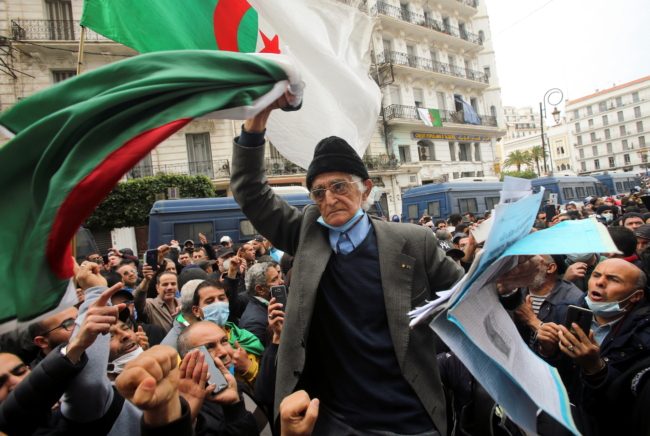 “لم تُسحب حتى من خونة الجزائر”.. قانون الجنسية يدفع معارضي الخارج للتصعيد وتبون لا ينوي التراجع