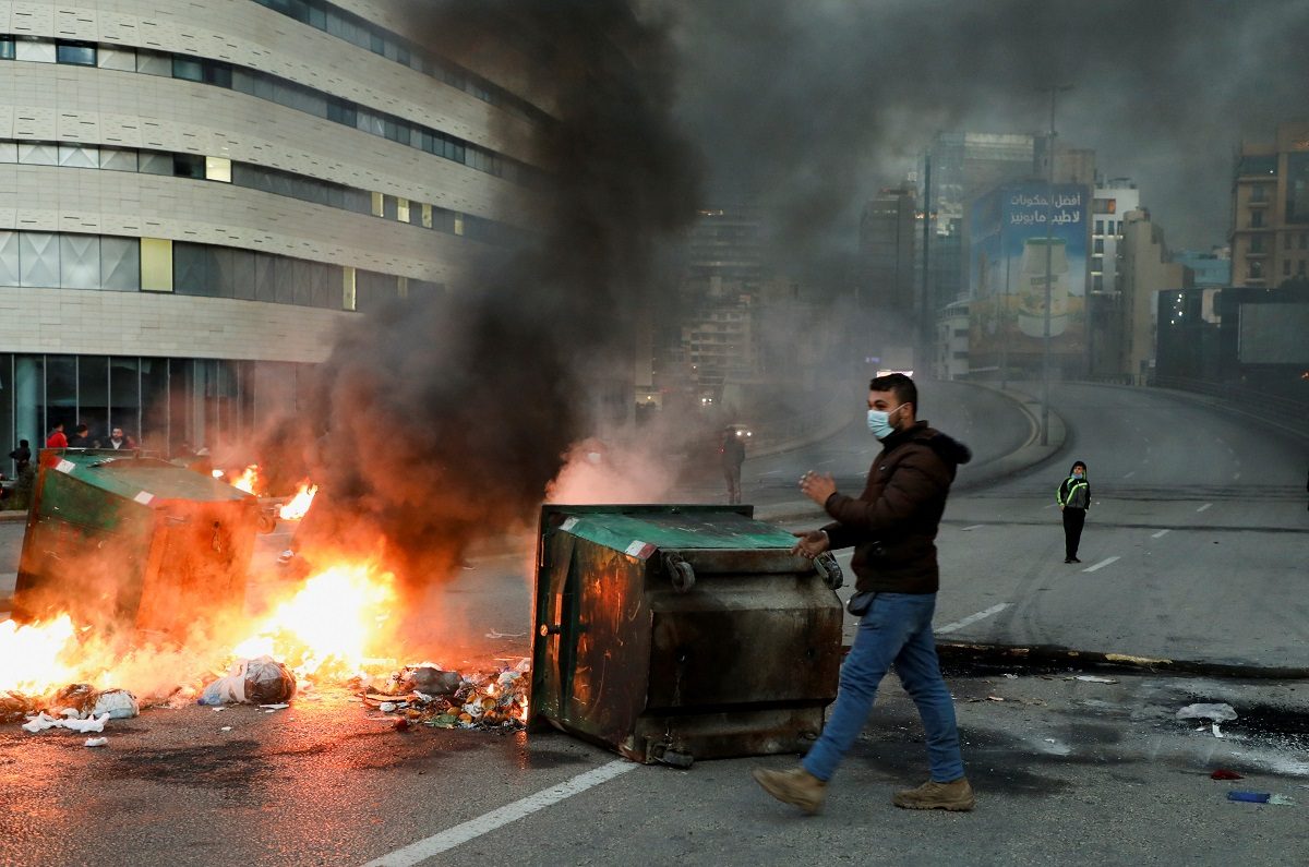 لبنان يوقف تراخيص حمل السلاح