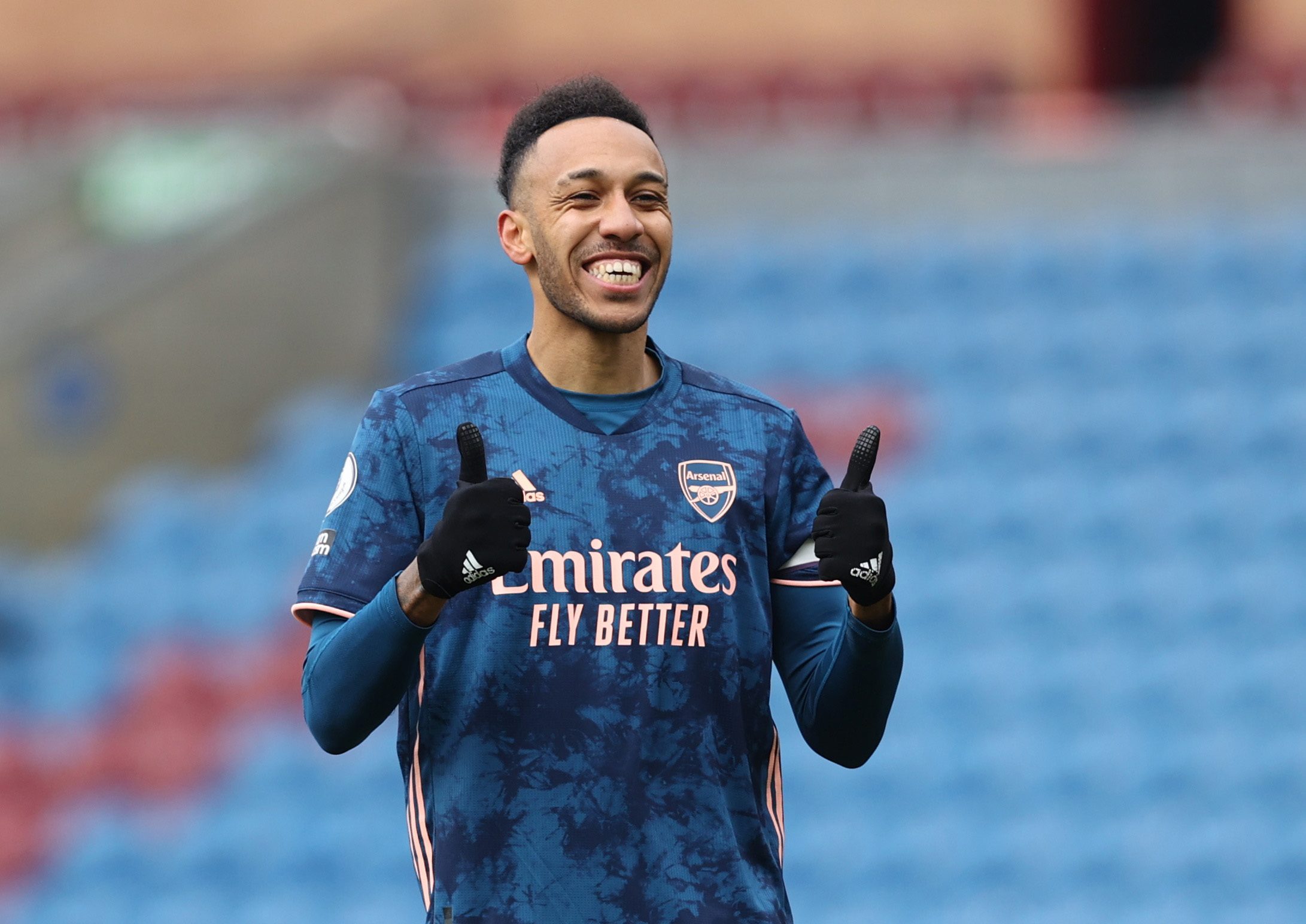 أوباميانغ أحد 5 لاعبين يمثلون دولاً مغمورة كروياً