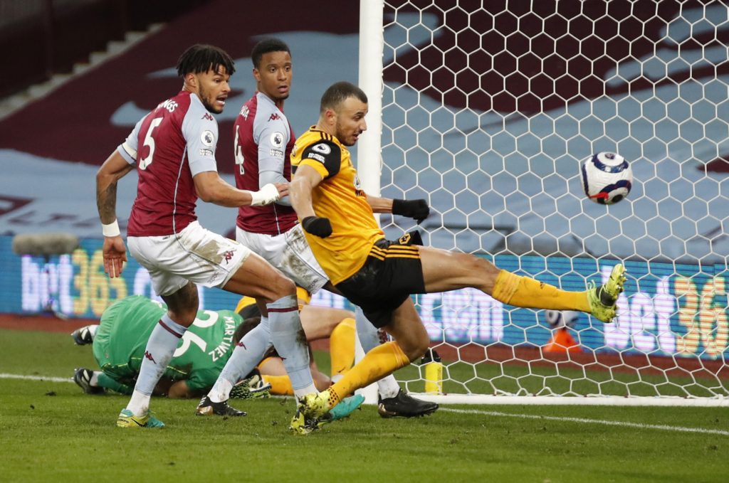 المغربي سايس يهدر أغرب فرصة في الدوري الإنجليزي