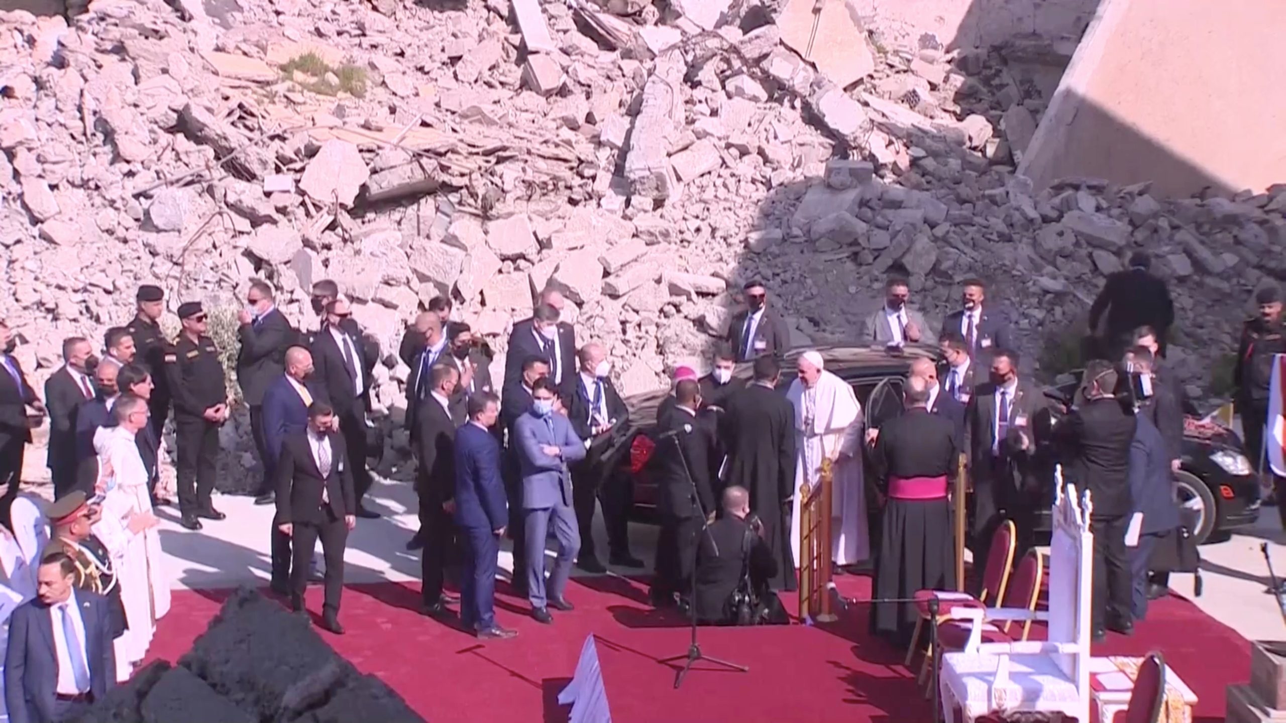 داعياً للسلام من وسط ركام مدينة الموصل.. البابا فرنسيس: مهد الحضارات تعرّض لعاصفة لا إنسانية