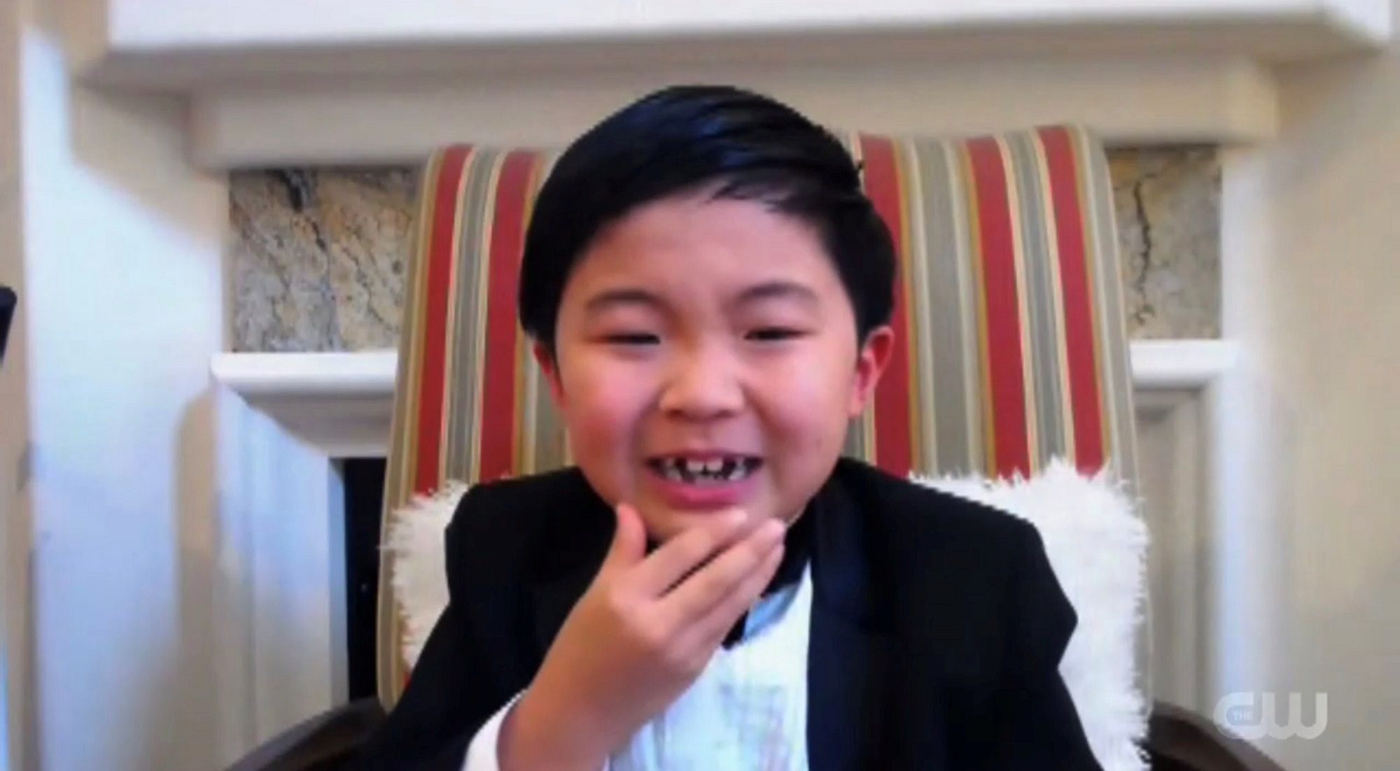 بطل فيلم Minari ينهار باكياً لحظة فوزه بجائزة أفضل ممثل صغير.. يبلغ من العمر 8 سنوات