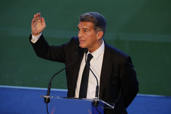 برشلونة يُخطِّط لصفقة كانت حلماً مستحيلاً لجماهيره.. لابورتا يتسلَّح بـ”صداقته” مع وكيل اللاعب