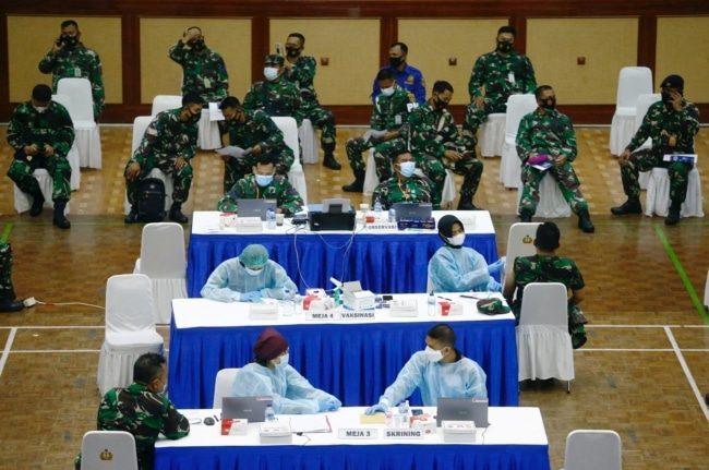 دول تصعد وأخرى تهبط.. كيف تغير لقاحات كوفيد-19 خريطة العالم السياسية؟