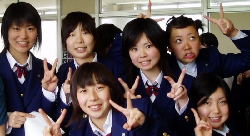 طلاب اليابان/ منصات التواصل