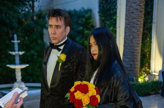 نيكولاس كيدج يتزوَّج للمرة الخامسة! عروسه الجديدة يابانية، والزفاف حضرته زوجته السابقة “صور”